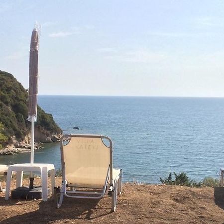 Katevi Luxury Seafront Villa Ierissós Esterno foto