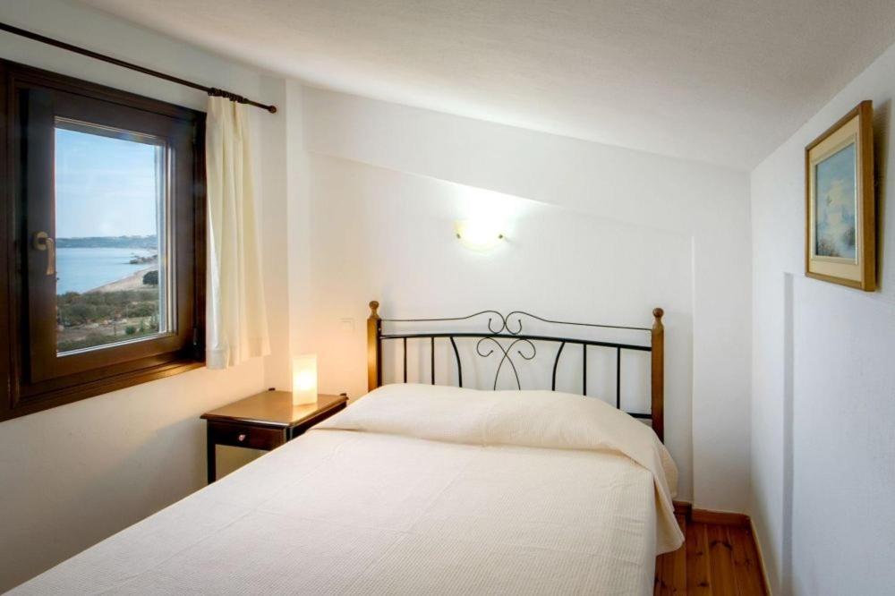 Katevi Luxury Seafront Villa Ierissós Esterno foto