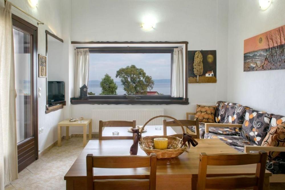 Katevi Luxury Seafront Villa Ierissós Esterno foto