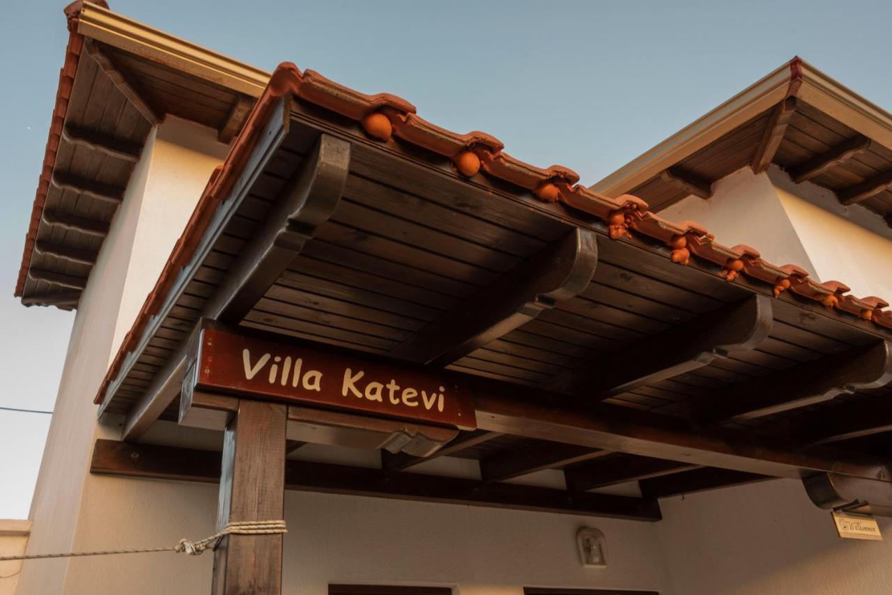 Katevi Luxury Seafront Villa Ierissós Esterno foto